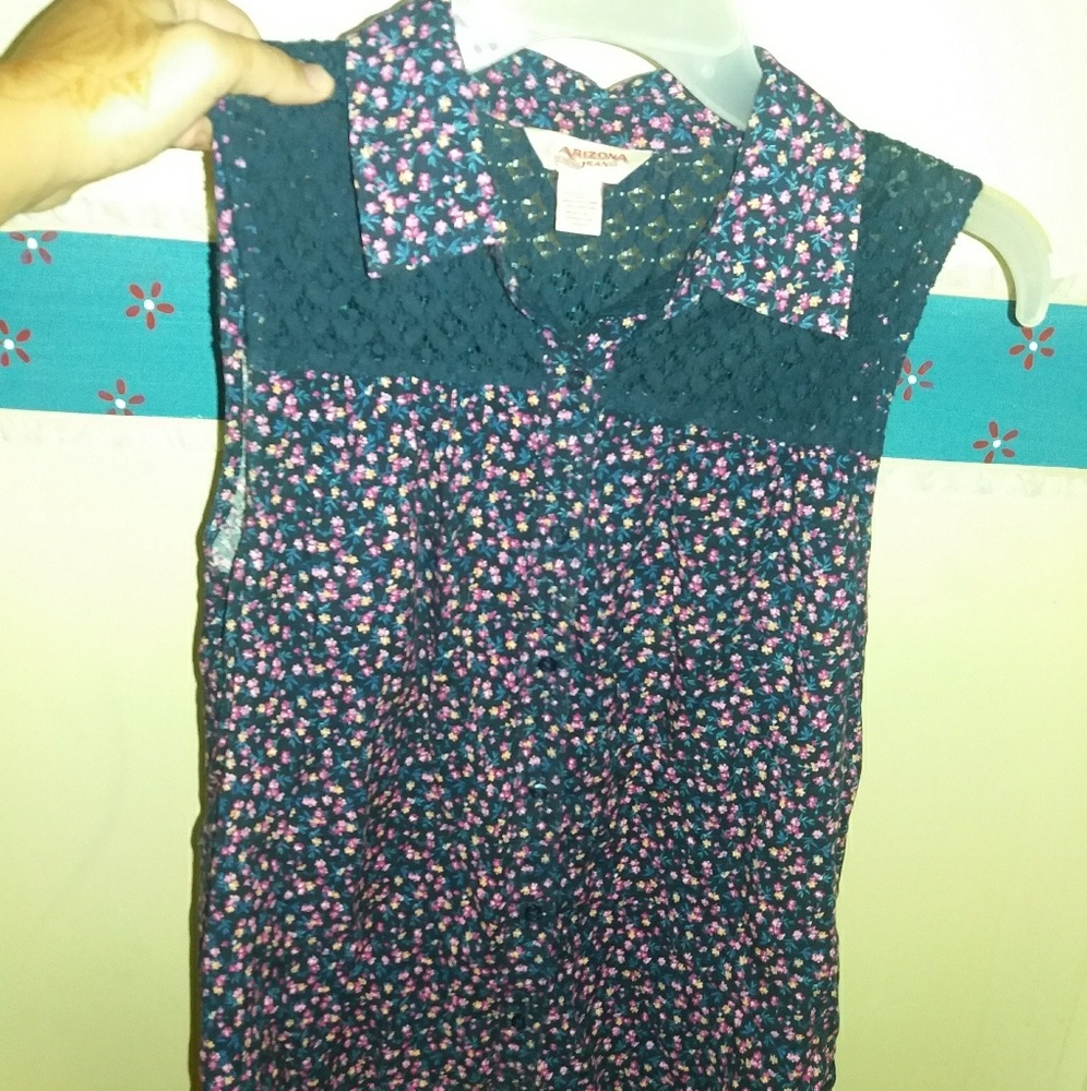 Floral pattern button down top - Picture 5 of 7